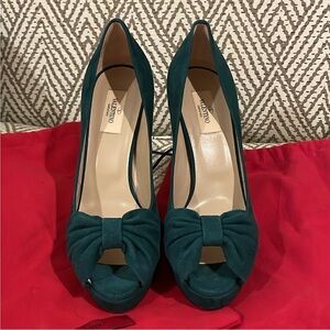 Valentino green suede peep toe pumps
